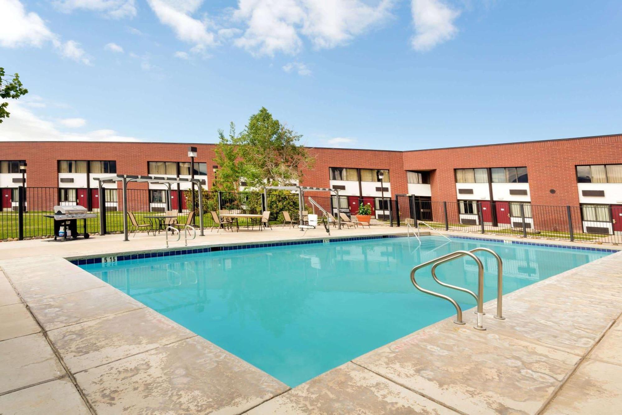 Ramada By Wyndham Cedar City Buitenkant foto
