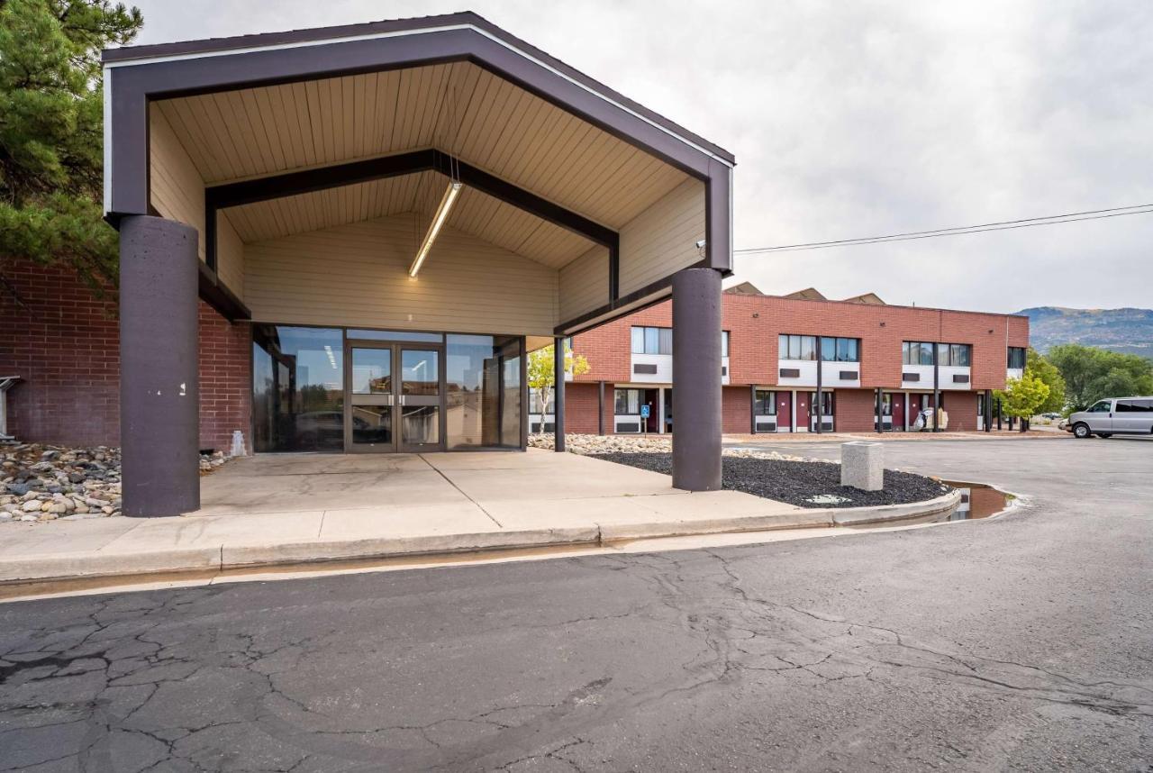 Ramada By Wyndham Cedar City Buitenkant foto