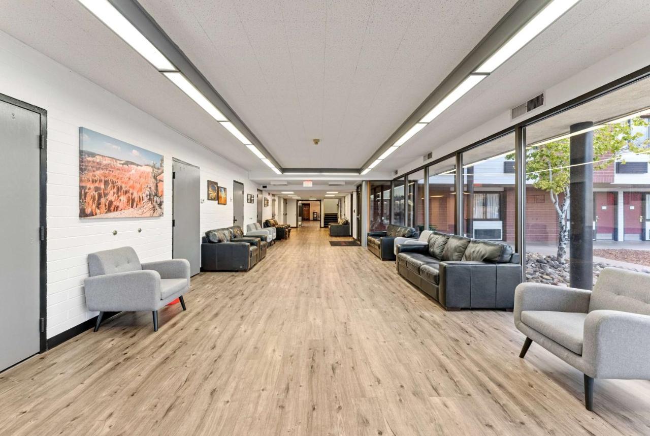 Ramada By Wyndham Cedar City Buitenkant foto