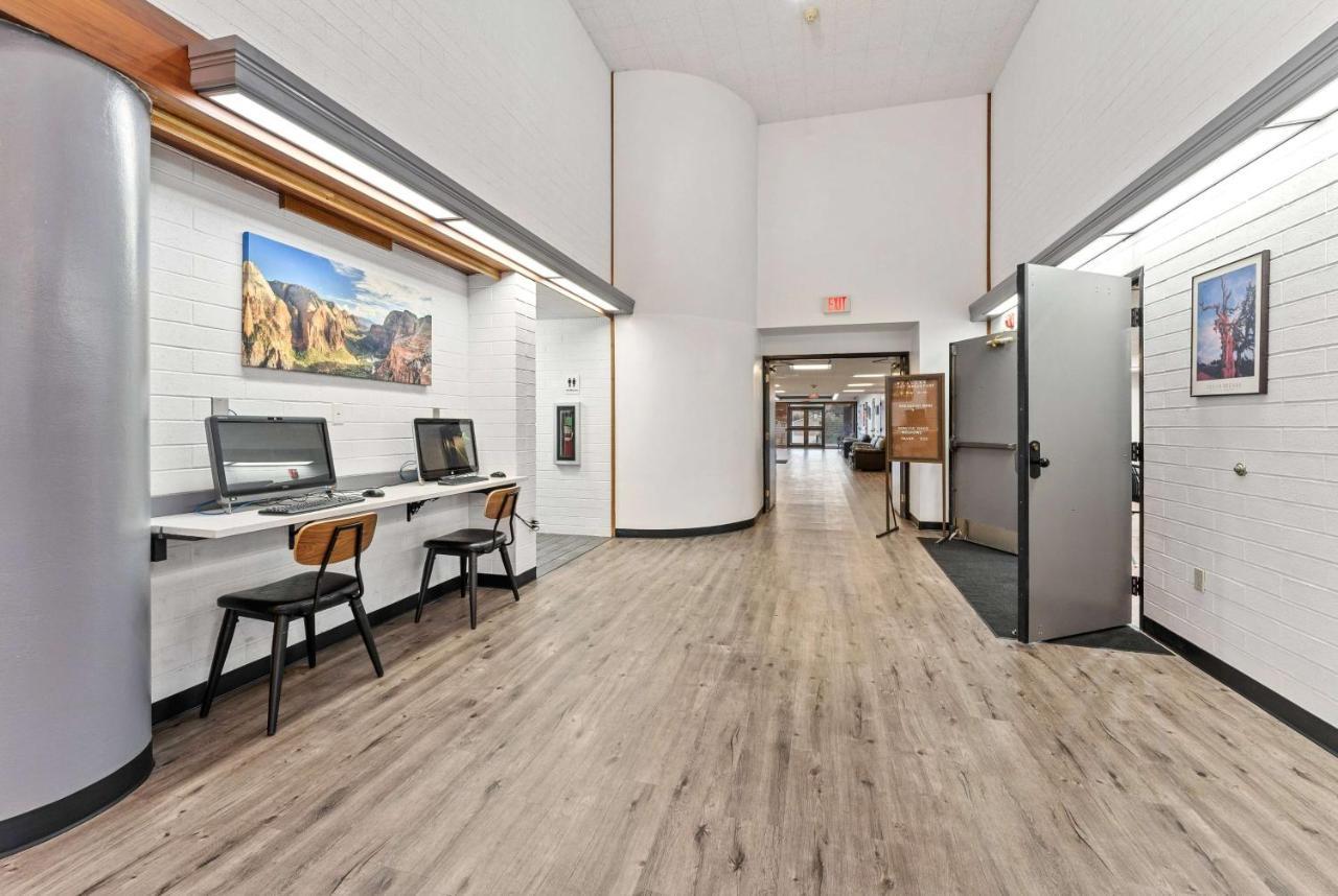 Ramada By Wyndham Cedar City Buitenkant foto